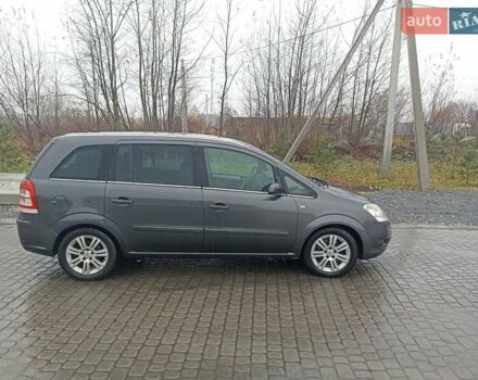 Серый Опель Зафира, объемом двигателя 1.7 л и пробегом 320 тыс. км за 5500 $, фото 2 на Automoto.ua