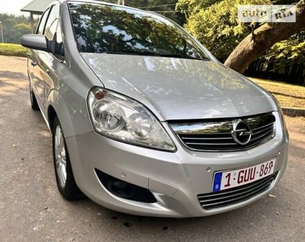 Серый Опель Зафира, объемом двигателя 1.7 л и пробегом 173 тыс. км за 7850 $, фото 2 на Automoto.ua