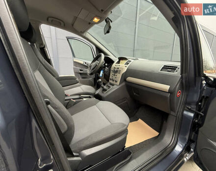 Серый Опель Зафира, объемом двигателя 1.6 л и пробегом 212 тыс. км за 6350 $, фото 43 на Automoto.ua