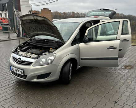 Серый Опель Зафира, объемом двигателя 1.8 л и пробегом 146 тыс. км за 7500 $, фото 1 на Automoto.ua