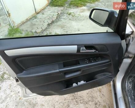 Серый Опель Зафира, объемом двигателя 1.7 л и пробегом 386 тыс. км за 5600 $, фото 7 на Automoto.ua