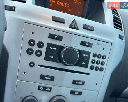 Серый Опель Зафира, объемом двигателя 1.6 л и пробегом 181 тыс. км за 6500 $, фото 92 на Automoto.ua