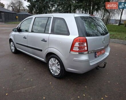 Серый Опель Зафира, объемом двигателя 1.6 л и пробегом 190 тыс. км за 5600 $, фото 4 на Automoto.ua