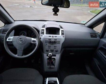 Серый Опель Зафира, объемом двигателя 1.6 л и пробегом 190 тыс. км за 5600 $, фото 8 на Automoto.ua