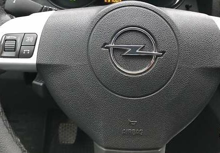 Серый Опель Зафира, объемом двигателя 1.7 л и пробегом 253 тыс. км за 6350 $, фото 2 на Automoto.ua