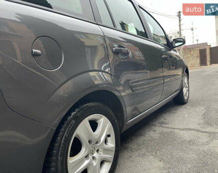 Серый Опель Зафира, объемом двигателя 1.8 л и пробегом 176 тыс. км за 5600 $, фото 6 на Automoto.ua