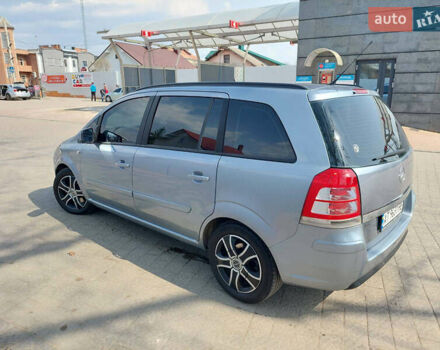 Серый Опель Зафира, объемом двигателя 1.7 л и пробегом 256 тыс. км за 6000 $, фото 3 на Automoto.ua