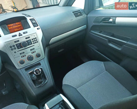 Серый Опель Зафира, объемом двигателя 2.2 л и пробегом 139 тыс. км за 7400 $, фото 29 на Automoto.ua