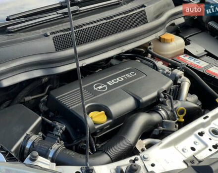 Серый Опель Зафира, объемом двигателя 1.69 л и пробегом 290 тыс. км за 6250 $, фото 74 на Automoto.ua