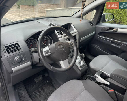 Серый Опель Зафира, объемом двигателя 1.8 л и пробегом 176 тыс. км за 5600 $, фото 12 на Automoto.ua