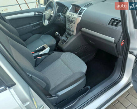 Серый Опель Зафира, объемом двигателя 2.2 л и пробегом 139 тыс. км за 7400 $, фото 27 на Automoto.ua