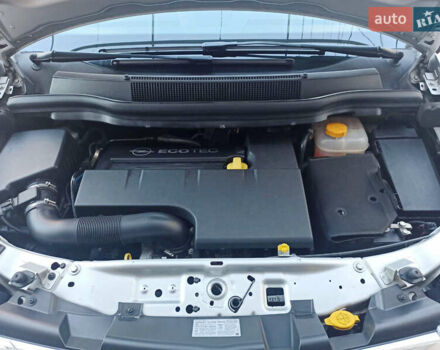 Серый Опель Зафира, объемом двигателя 2.2 л и пробегом 139 тыс. км за 7400 $, фото 17 на Automoto.ua