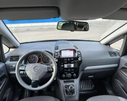 Серый Опель Зафира, объемом двигателя 1.7 л и пробегом 245 тыс. км за 6300 $, фото 3 на Automoto.ua