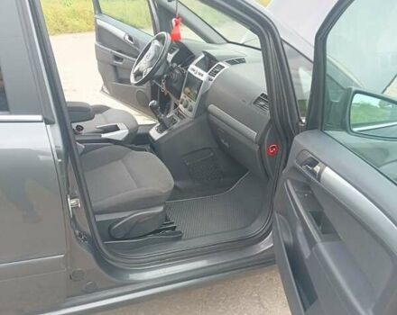 Серый Опель Зафира, объемом двигателя 1.9 л и пробегом 256 тыс. км за 7800 $, фото 12 на Automoto.ua