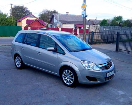 Серый Опель Зафира, объемом двигателя 1.7 л и пробегом 246 тыс. км за 6650 $, фото 3 на Automoto.ua