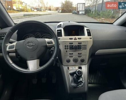 Серый Опель Зафира, объемом двигателя 1.8 л и пробегом 154 тыс. км за 5900 $, фото 7 на Automoto.ua