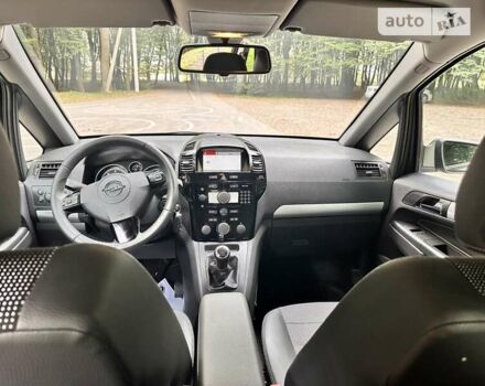 Серый Опель Зафира, объемом двигателя 1.7 л и пробегом 173 тыс. км за 7850 $, фото 15 на Automoto.ua