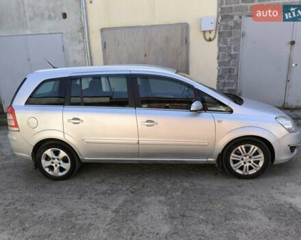 Серый Опель Зафира, объемом двигателя 1.7 л и пробегом 386 тыс. км за 5600 $, фото 3 на Automoto.ua