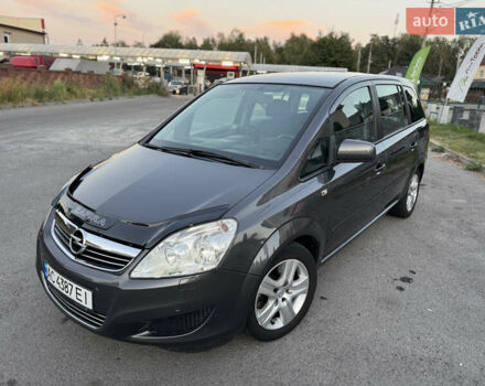 Серый Опель Зафира, объемом двигателя 1.9 л и пробегом 254 тыс. км за 7700 $, фото 3 на Automoto.ua