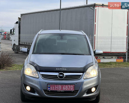 Серый Опель Зафира, объемом двигателя 1.7 л и пробегом 242 тыс. км за 6399 $, фото 3 на Automoto.ua