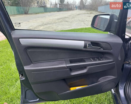 Серый Опель Зафира, объемом двигателя 1.6 л и пробегом 298 тыс. км за 5300 $, фото 8 на Automoto.ua