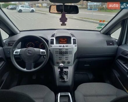 Серый Опель Зафира, объемом двигателя 1.6 л и пробегом 229 тыс. км за 6800 $, фото 9 на Automoto.ua