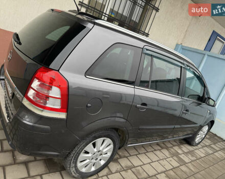 Серый Опель Зафира, объемом двигателя 1.7 л и пробегом 265 тыс. км за 5999 $, фото 2 на Automoto.ua