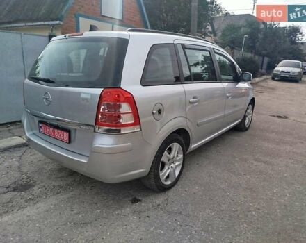Серый Опель Зафира, объемом двигателя 1.8 л и пробегом 208 тыс. км за 6800 $, фото 1 на Automoto.ua