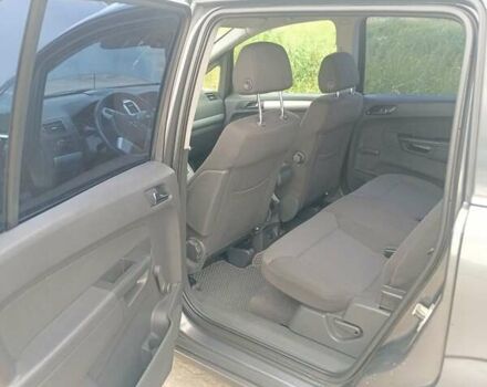 Серый Опель Зафира, объемом двигателя 1.9 л и пробегом 256 тыс. км за 7800 $, фото 6 на Automoto.ua