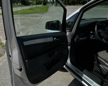 Серый Опель Зафира, объемом двигателя 1.91 л и пробегом 220 тыс. км за 8000 $, фото 8 на Automoto.ua