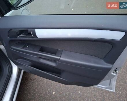 Серый Опель Зафира, объемом двигателя 1.6 л и пробегом 191 тыс. км за 5800 $, фото 15 на Automoto.ua