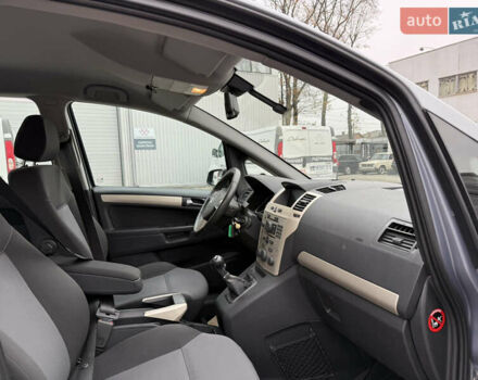 Серый Опель Зафира, объемом двигателя 1.6 л и пробегом 290 тыс. км за 5750 $, фото 47 на Automoto.ua