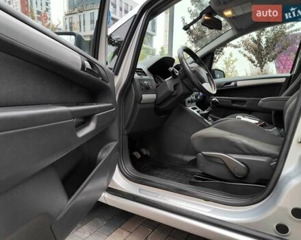Серый Опель Зафира, объемом двигателя 1.7 л и пробегом 268 тыс. км за 4990 $, фото 32 на Automoto.ua