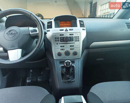 Серый Опель Зафира, объемом двигателя 2.2 л и пробегом 139 тыс. км за 7400 $, фото 30 на Automoto.ua