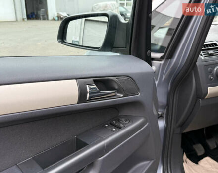 Серый Опель Зафира, объемом двигателя 1.6 л и пробегом 290 тыс. км за 5750 $, фото 16 на Automoto.ua