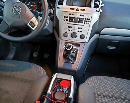 Серый Опель Зафира, объемом двигателя 1.6 л и пробегом 178 тыс. км за 6300 $, фото 2 на Automoto.ua