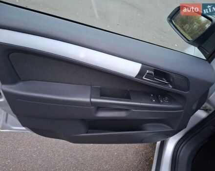 Серый Опель Зафира, объемом двигателя 1.6 л и пробегом 191 тыс. км за 5800 $, фото 4 на Automoto.ua