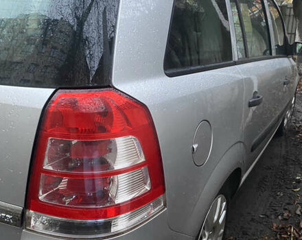 Серый Опель Зафира, объемом двигателя 1.7 л и пробегом 253 тыс. км за 6350 $, фото 4 на Automoto.ua
