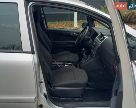 Серый Опель Зафира, объемом двигателя 1.6 л и пробегом 229 тыс. км за 6800 $, фото 12 на Automoto.ua