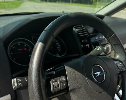 Серый Опель Зафира, объемом двигателя 1.91 л и пробегом 220 тыс. км за 8000 $, фото 37 на Automoto.ua