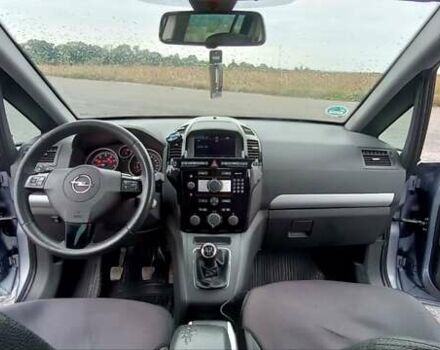 Серый Опель Зафира, объемом двигателя 1.8 л и пробегом 232 тыс. км за 7400 $, фото 14 на Automoto.ua