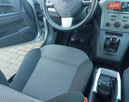 Серый Опель Зафира, объемом двигателя 2.2 л и пробегом 139 тыс. км за 7400 $, фото 31 на Automoto.ua