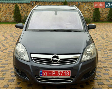Серый Опель Зафира, объемом двигателя 1.8 л и пробегом 228 тыс. км за 6499 $, фото 2 на Automoto.ua