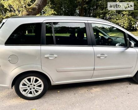 Серый Опель Зафира, объемом двигателя 1.7 л и пробегом 173 тыс. км за 7850 $, фото 4 на Automoto.ua