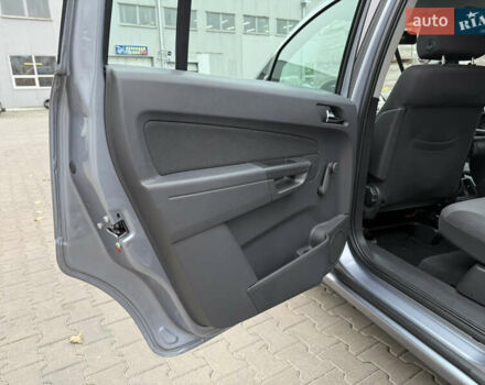 Серый Опель Зафира, объемом двигателя 1.6 л и пробегом 290 тыс. км за 5750 $, фото 31 на Automoto.ua