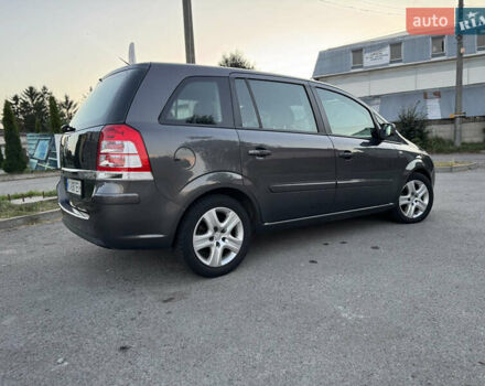 Серый Опель Зафира, объемом двигателя 1.9 л и пробегом 254 тыс. км за 7700 $, фото 10 на Automoto.ua