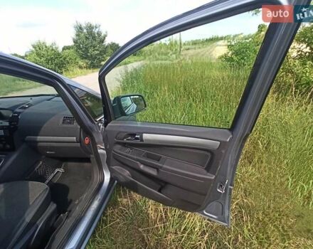 Серый Опель Зафира, объемом двигателя 1.7 л и пробегом 284 тыс. км за 6998 $, фото 15 на Automoto.ua