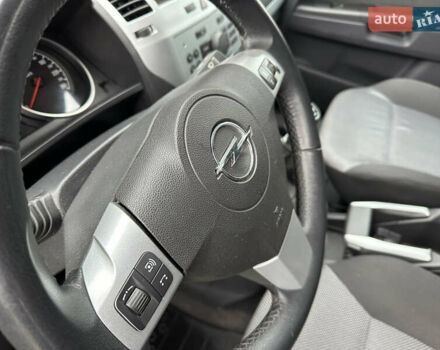 Серый Опель Зафира, объемом двигателя 1.6 л и пробегом 231 тыс. км за 5900 $, фото 9 на Automoto.ua