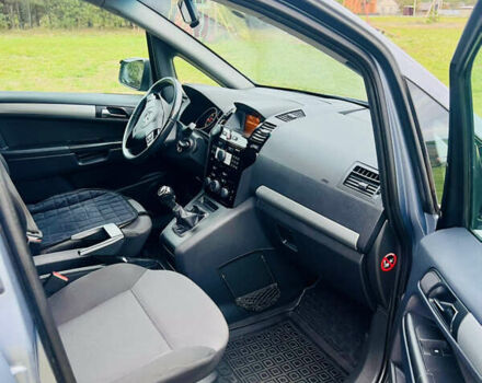 Серый Опель Зафира, объемом двигателя 1.7 л и пробегом 202 тыс. км за 6200 $, фото 6 на Automoto.ua