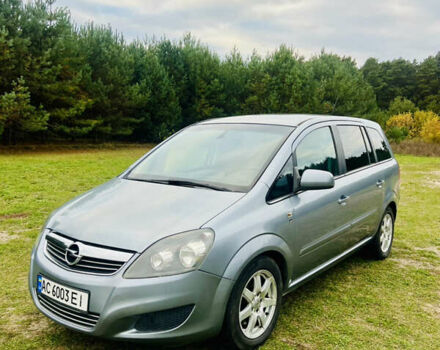 Серый Опель Зафира, объемом двигателя 1.7 л и пробегом 202 тыс. км за 6200 $, фото 2 на Automoto.ua